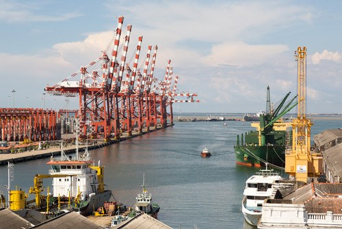 尽管斯里兰卡面临经济危机，科伦坡港的转运箱仍保持适度增长
